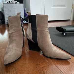 Size 8 womens Kendall & Kylie Taupe Suede Block Heel Bootie